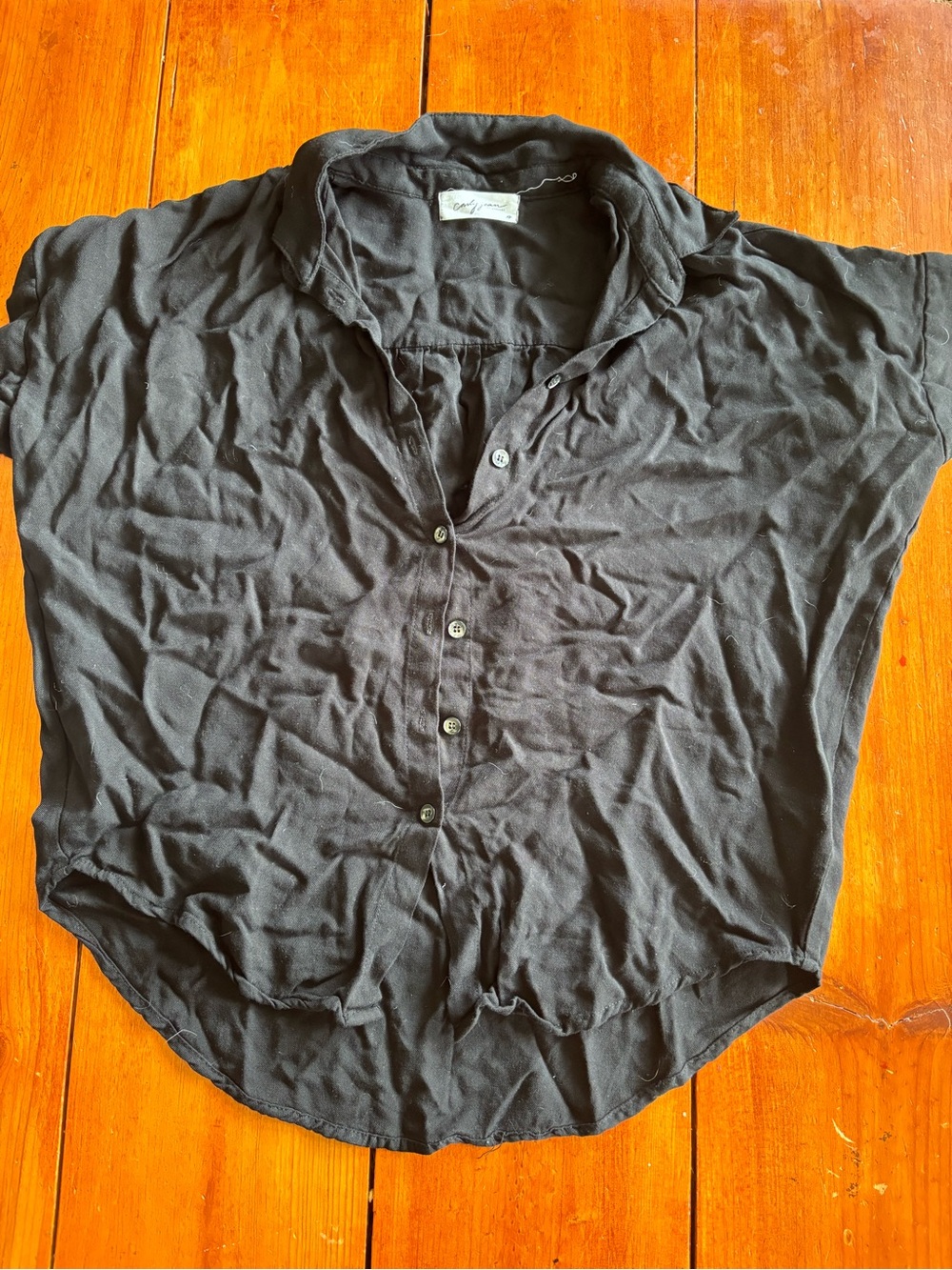 Carly Jean Los Angeles Black Button-Down Collared Women's Top